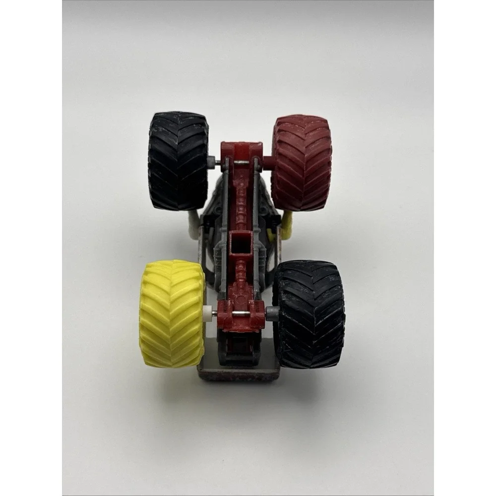 Spin Master Monster Jam PHASED OUT ZOMBIE Truck 1:64